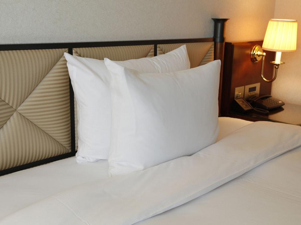 Miyako Hotel Gifu Nagaragawa Eksteriør bilde A pillow on a bed