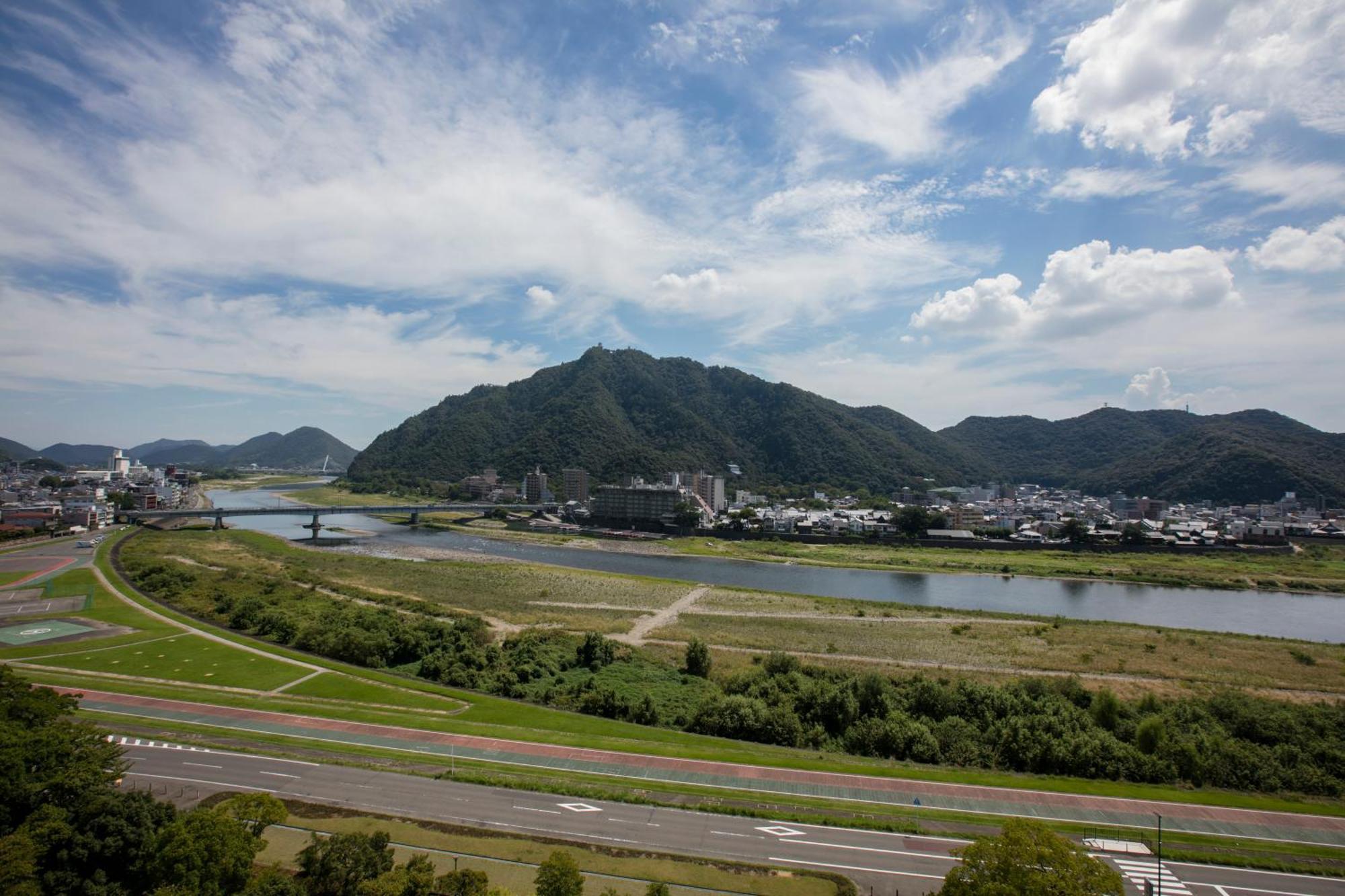 Miyako Hotel Gifu Nagaragawa Eksteriør bilde View of the town
